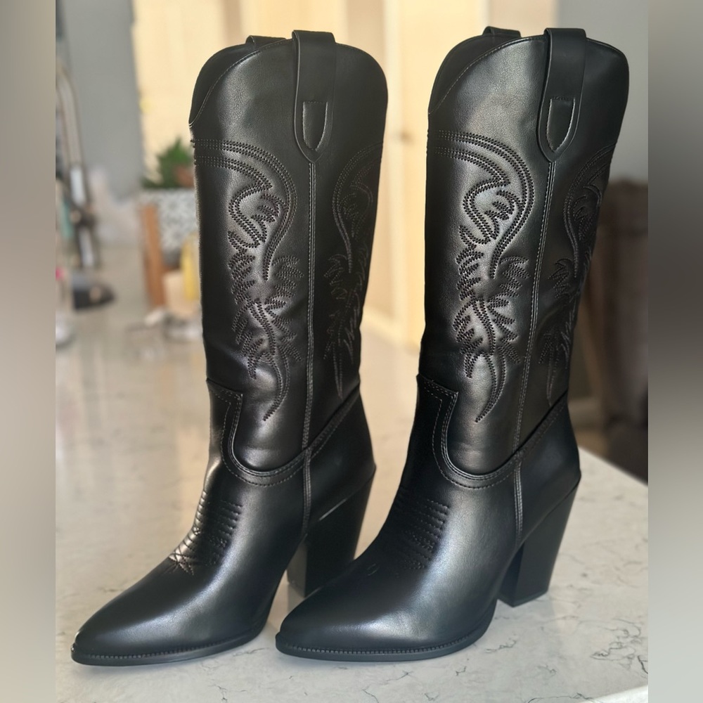 Cowgirl Embroidered, Pointed Toe, ChunkyHeel Boots